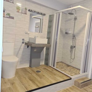 Double (1 bed) with private bathroom | Bathroom | Slippers, towels