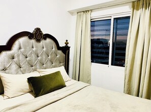 2 bedrooms, iron/ironing board, WiFi