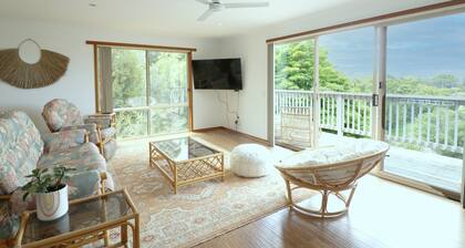 A Touch of Bali - 3 Bedroom Pet friendly home. 3+ nights