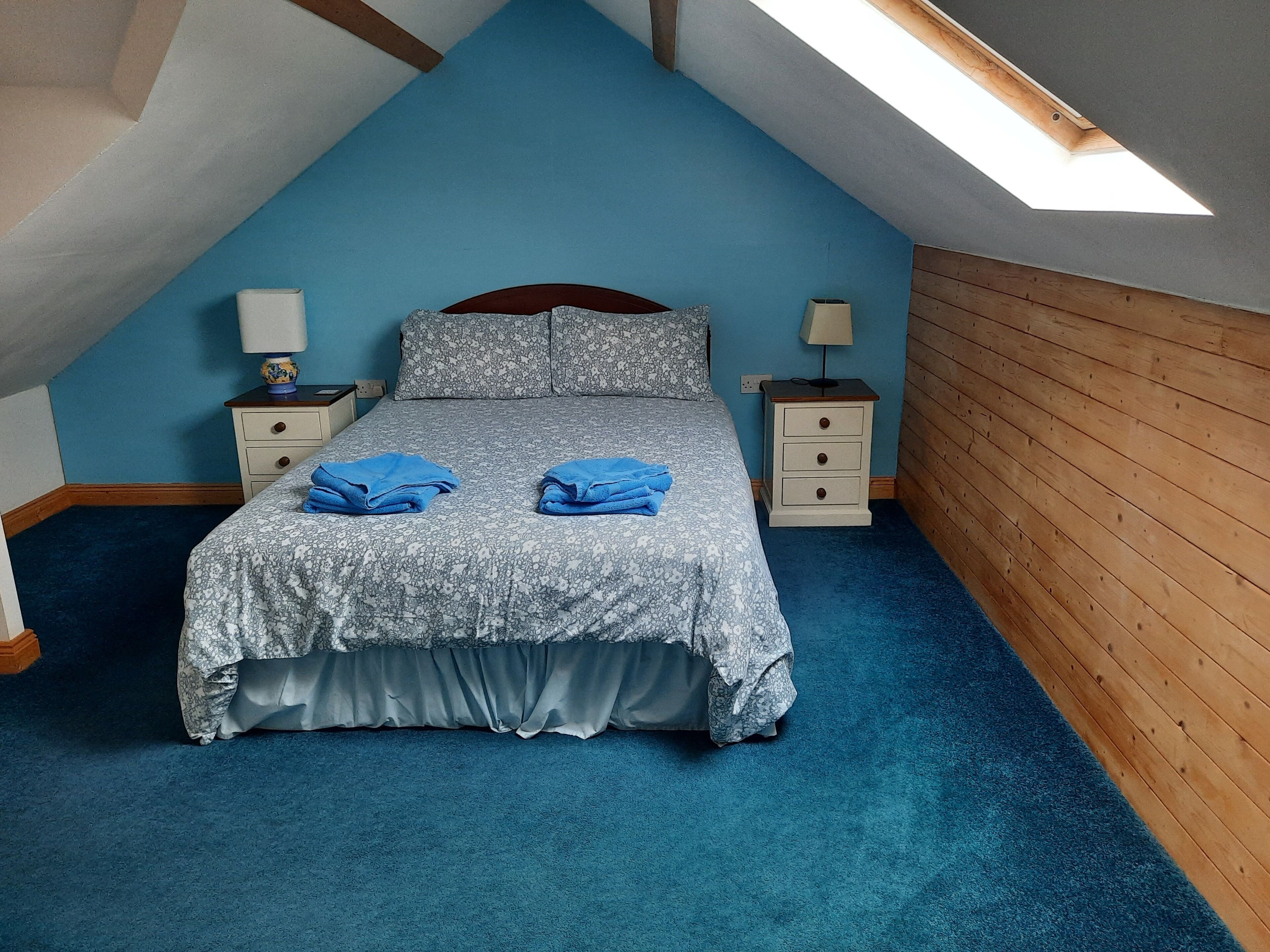 3 bedrooms, desk, iron/ironing board, travel crib