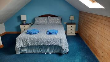 3 bedrooms, desk, iron/ironing board, travel crib