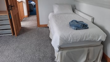 3 bedrooms, desk, iron/ironing board, travel crib