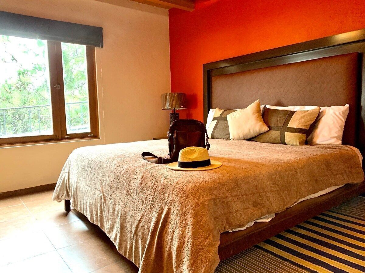 3 slaapkamers, een strijkplank/strijkijzer, internet, beddengoed