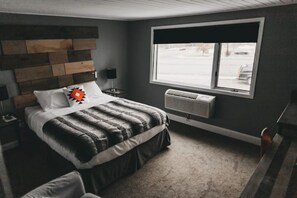 1 Schlafzimmer, Schreibtisch, Bügeleisen/Bügelbrett, Reisekinderbett