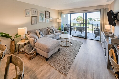 Designer Condo! Walk to the Beach! Bay Views! Rooftop Pool! Fully Renovated! 