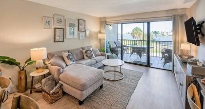 Designer Condo! Walk to the Beach! Bay Views! Rooftop Pool! Fully Renovated!