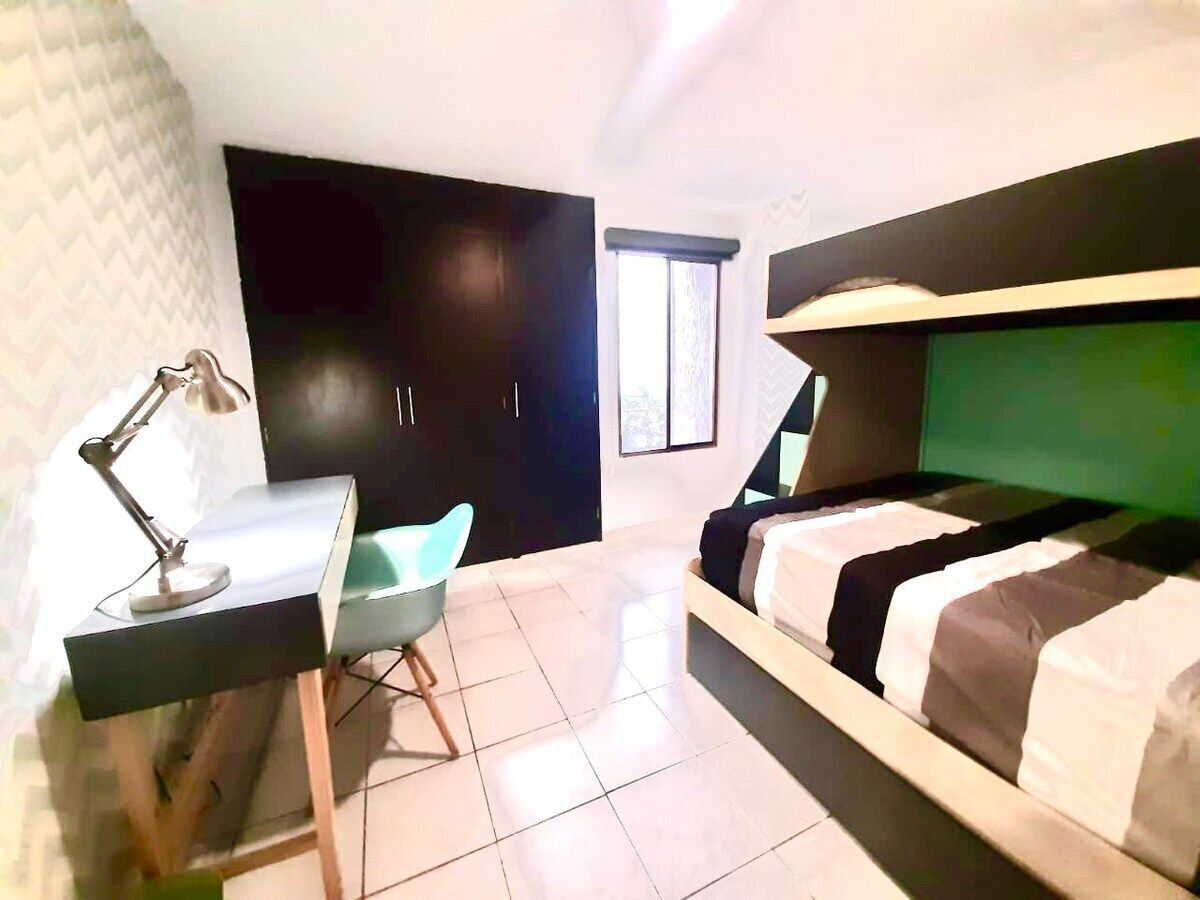 3 bedrooms, iron/ironing board, Internet, bed sheets