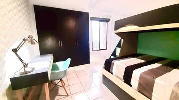 3 bedrooms, iron/ironing board, Internet, bed sheets