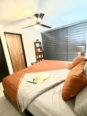 3 dormitorios, tabla de planchar con plancha, Internet y ropa de cama