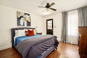 3 bedrooms, iron/ironing board, free WiFi, bed sheets - Highlands Three Bedroom House - Walk to Restaurants and Bars! (Louisville)