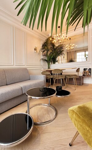 Living area - Elegant Suit in Montmartre by an Architect (Paris)