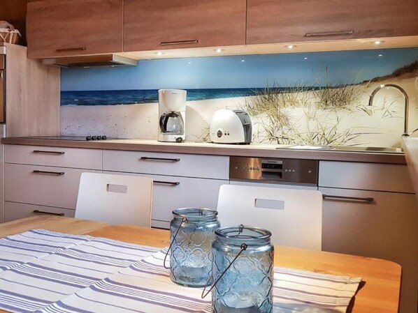 Kühlschrank, Ofen, Herdplatte, Geschirrspüler