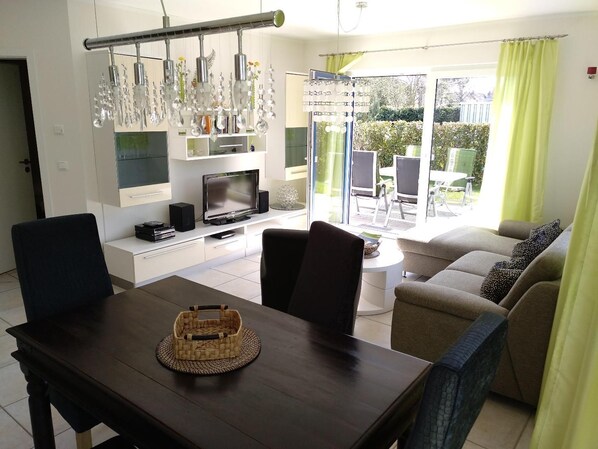 Fernseher, Stereoanlage