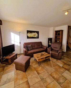 TV, fireplace - Strandstrasse 19a - beautiful house in 2nd row (Zingst)