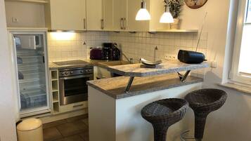 Refrigerador, horno, parrilla de estufa y lavavajillas