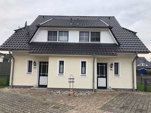 Exterior - Strandstrasse 19b - beautiful house in 2nd row (Zingst)
