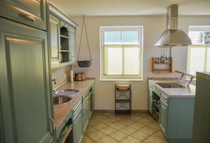 Réfrigérateur, four, plaque de cuisson, lave-vaisselle