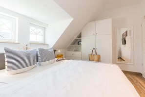 2 bedrooms, in-room safe, iron/ironing board, WiFi - Friedenstrasse 20a Whg. 5 "Ostseetraum" - FeWo Ostseetraum is a high quality apartment. (Zingst)