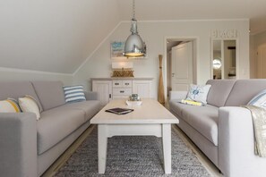 Fernseher, DVD-Player, Stereoanlage