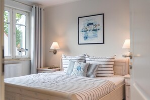 2 bedrooms, iron/ironing board, WiFi - Alte Reihe 7 Whg. 3 "Ostseeperle" - high-quality vacation apartment for 3 persons (Zingst)