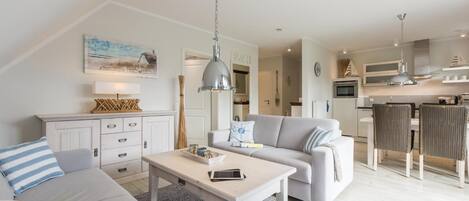 Fernseher, DVD-Player, Stereoanlage