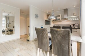 Unclassified image, 5 of 22, button