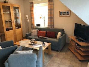 Fernseher, DVD-Player, Stereoanlage