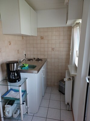 Coffee/tea maker, electric kettle, toaster