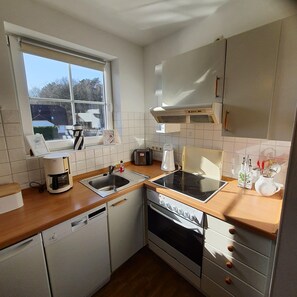 Réfrigérateur, four, plaque de cuisson, lave-vaisselle