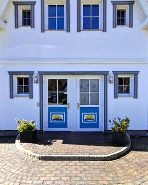 Unclassified image, 4 of 36, button