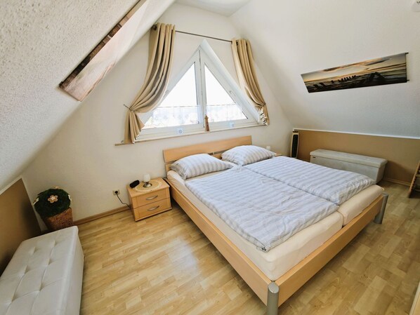 2 Schlafzimmer, Bügeleisen/Bügelbrett, WLAN