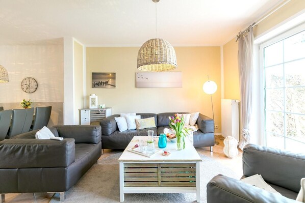 Unclassified image, 1 of 20, button