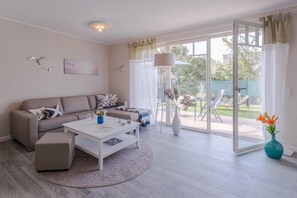 تلفزيون، مدفأة، مشغل دي في دي، ستيريو