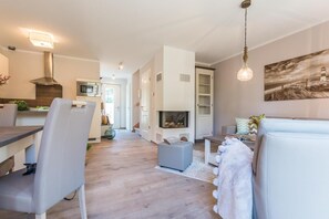 Unclassified image, 3 of 27, button