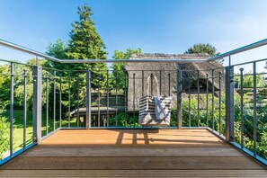 Unclassified image, 4 of 27, button