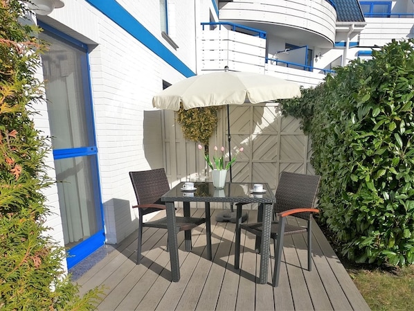 Outdoor dining - Klosterstrasse 14 Whg. 3 - Modern, comfortable 2-room vacation apartment in the residential (Zingst)