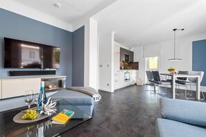 Unclassified image, 3 of 12, button