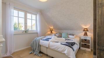 4 bedrooms, in-room safe, WiFi