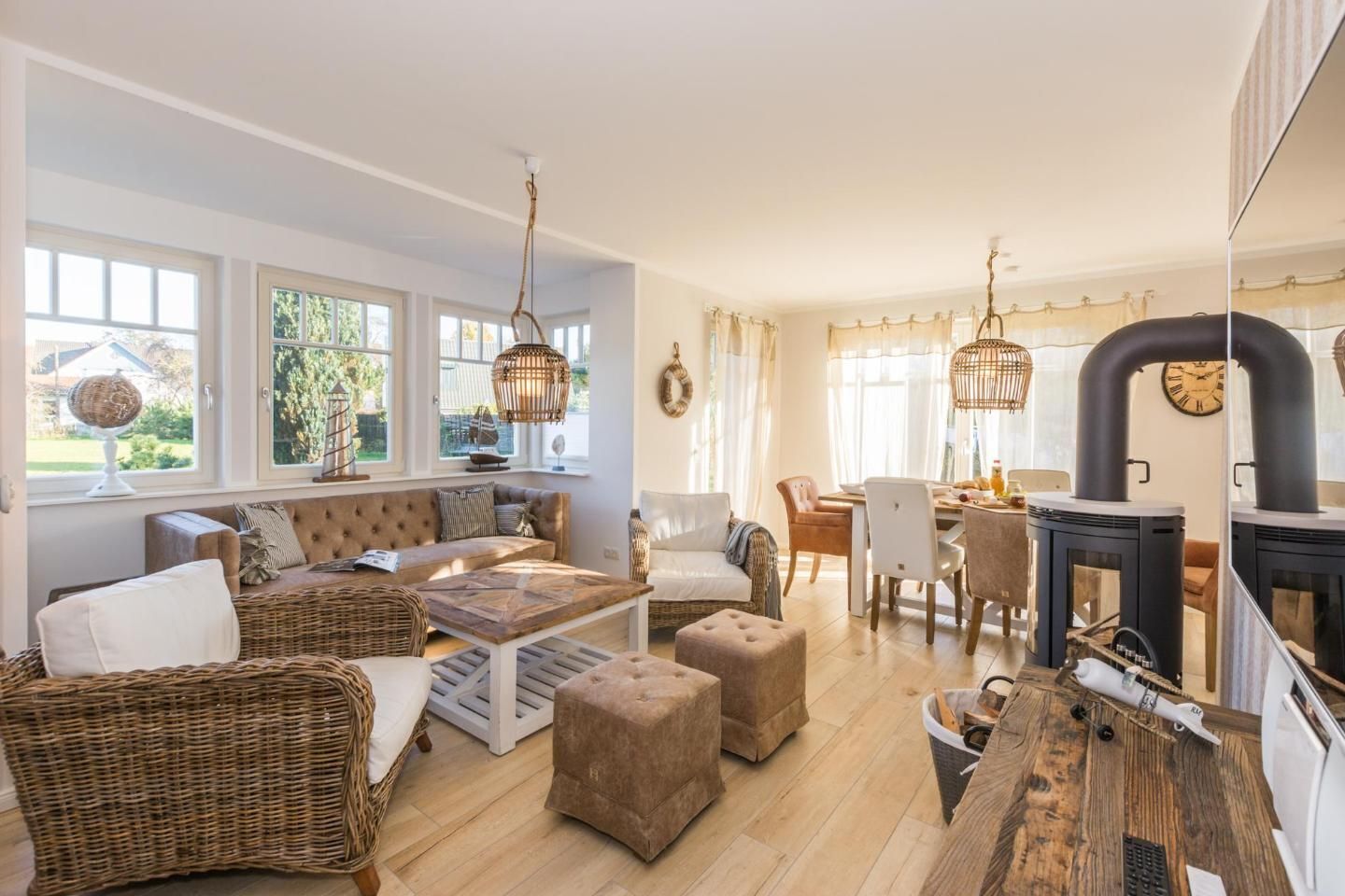 Fernseher, Kamin, Stereoanlage