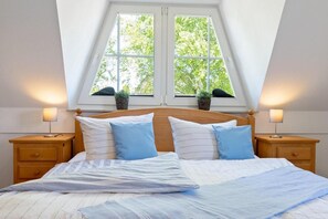 4 bedrooms, WiFi - Alte Reihe 14 "Haus Teja" (incl. Sky) - semi-detached house including Netflix and (Zingst)