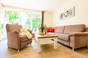 Fernseher, Kamin, Stereoanlage