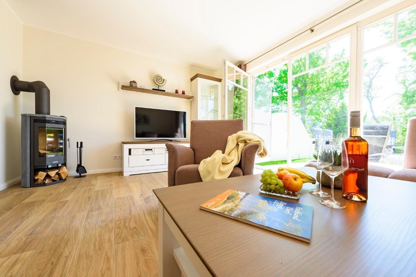 TV, fireplace, stereo