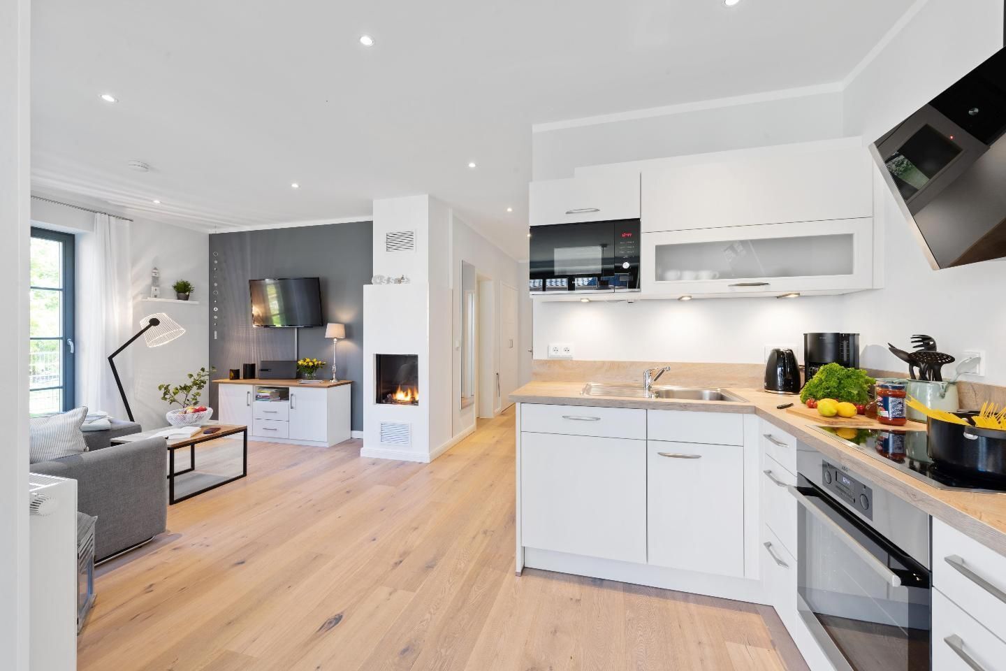 Kjøleskap, mikrobølgeovn, ovn og kokeplater