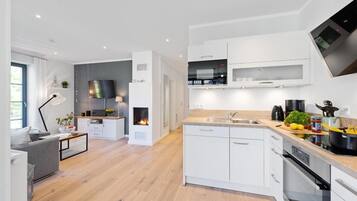 Kjøleskap, mikrobølgeovn, ovn og kokeplater