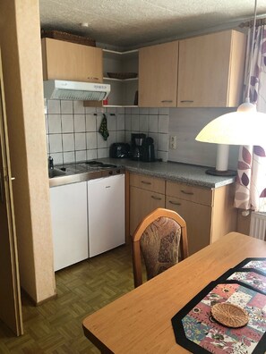 Wasserkocher mit Kaffee-/Teezubehör