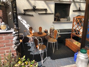 Unclassified image, 2 of 11, button