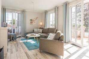 Fernseher, Kamin, DVD-Player, Stereoanlage