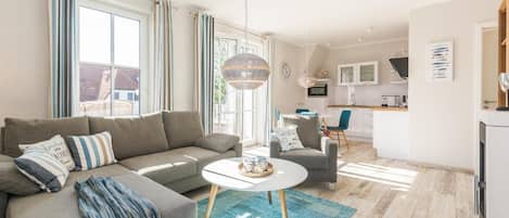 Fernseher, Kamin, DVD-Player, Stereoanlage