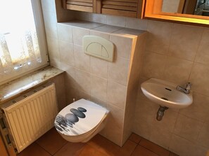 Unclassified image, 4 of 32, button