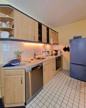 Kühlschrank, Ofen, Herdplatte, Geschirrspüler